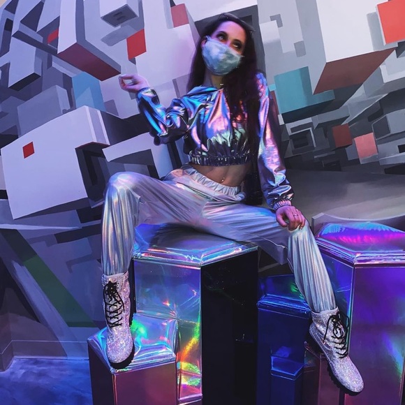 Holographic joggers - Picture 1 of 6